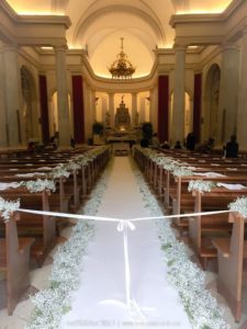 Idee per decorare la chiesa il giorno delle nozze 15