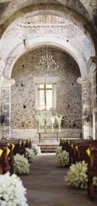 Idee per decorare la chiesa il giorno delle nozze 31