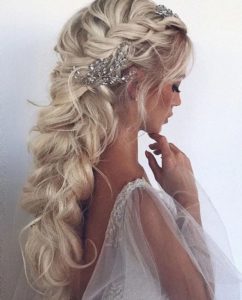 Acconciature sposa tendenze 2020 14