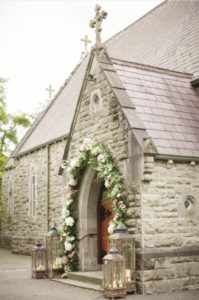 Idee per decorare la chiesa il giorno delle nozze 5